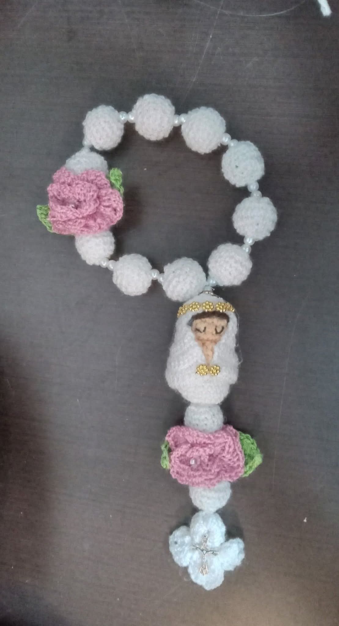 Denario blanco con flores